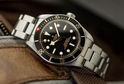 Discover the TUDOR Black Bay 58 watches .